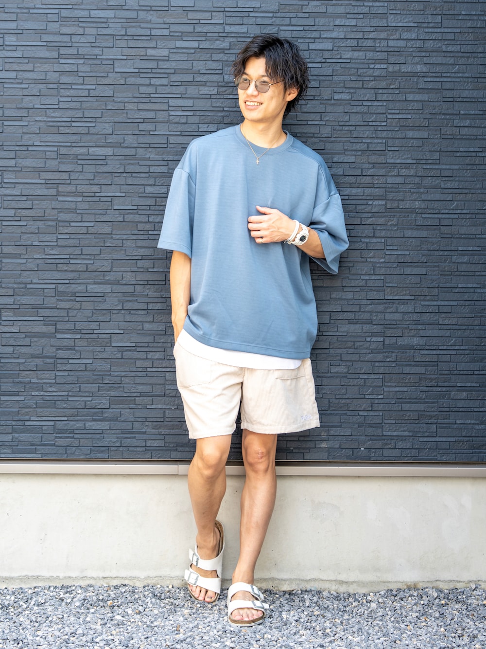 「アツいコーデ全部見せ、レイヤードスタイル、プチプラ、夏コーデ、メンズコーデ、夏、ゆるコーデ、夏だ！Tシャツ着よう！、サーフ、ハワイアンジュエリー、シンプルコーデ、ブルー、ショートパンツ、ハーフパンツ、ゴールドアクセ」｜「FLEXのアイテム（サングラス、ブルー系）」を使った、Ryu--taさん（メンズ・183cm）の夏コーディネートの1枚目の写真