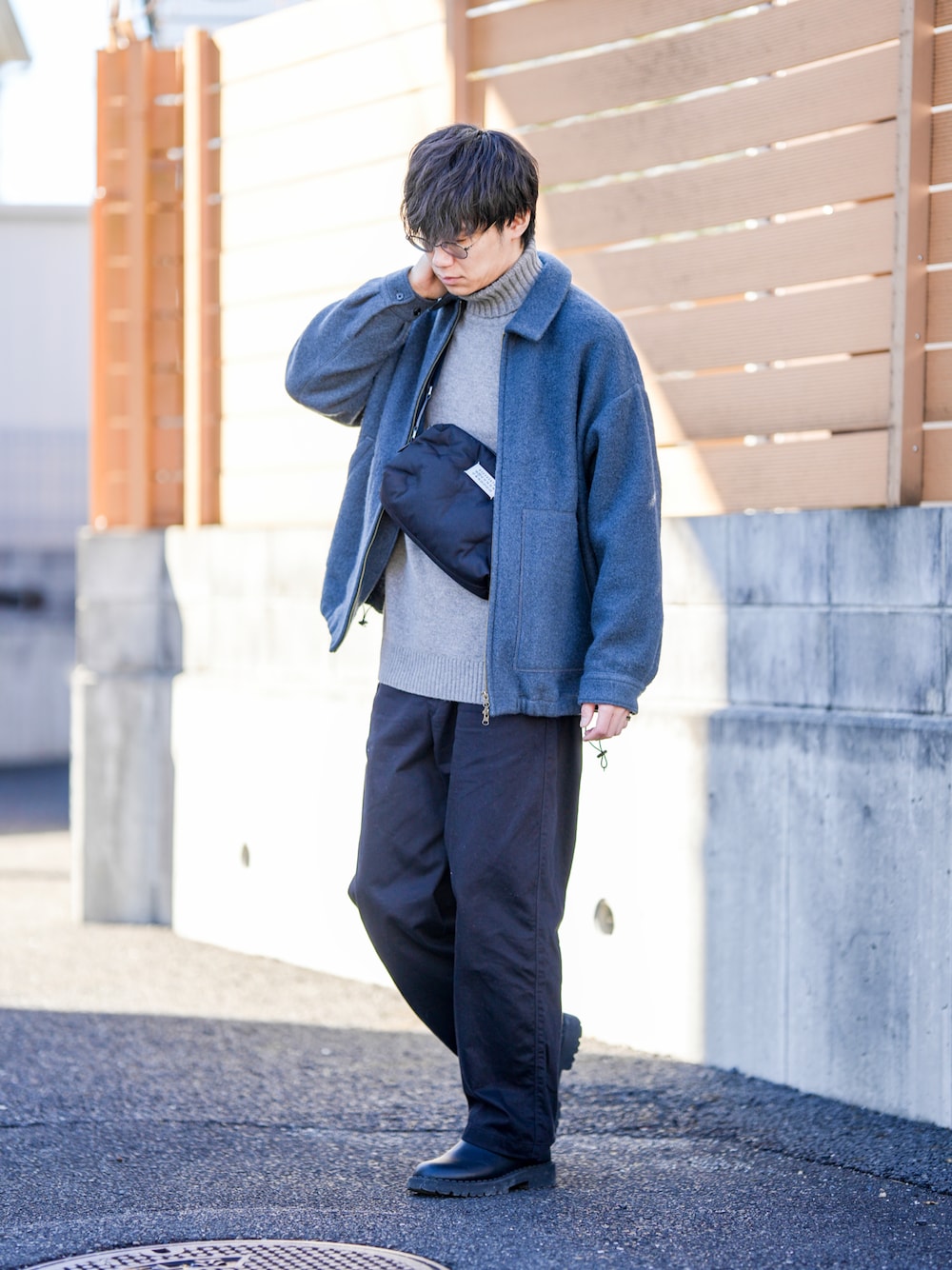 「レイヤードスタイル、大人ファッション、おでかけコーデ、ニットコーデ、秋冬コーデ、オトナカジュアル、タートルネック、タートルネックニット、サイドゴアブーツ、ワイドデニム、デニム、ブーツ、ブルゾン、ブルー、冬コーデ」｜「Steven Alanのアイテム（ジャケット/アウター、ブルー系）」を使った、Ryu--taさん（メンズ・183cm）の冬コーディネートの1枚目の写真