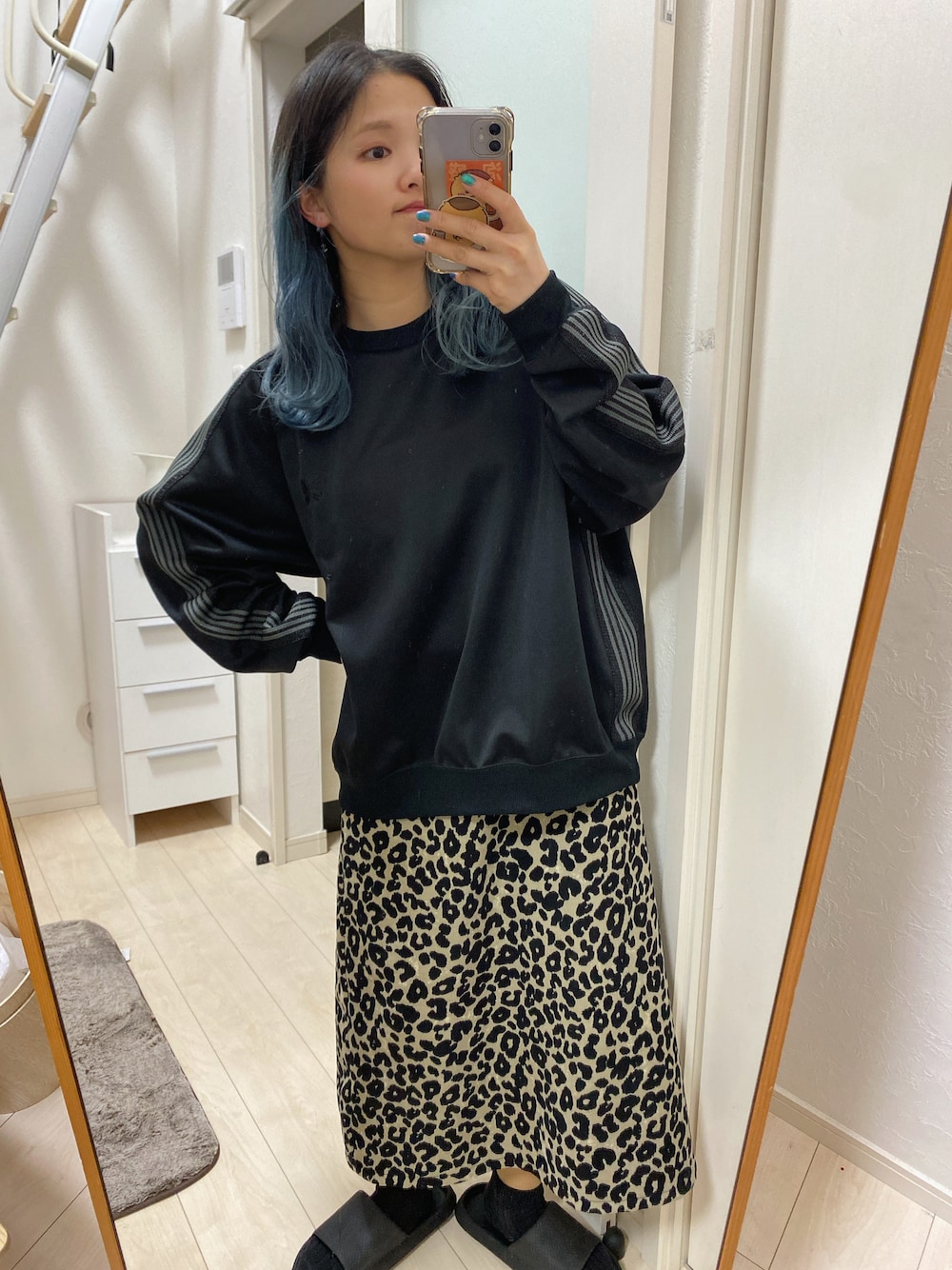 「トラックジャケット、トラックパンツ、NEEDLES、Nepenthes、ひょう柄、レオパード、レオパードスカート、レオパード柄、キャミワンピース、黒スウェット、カジュアルコーデ、プチプラ、スウェット、パーカー、ジャージ」｜「SHEINのアイテム（ワンピース/ドレス、ベージュ系）」を使った、ミミさん（レディース・153cm）の春コーディネートの1枚目の写真