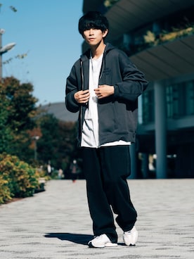 「re_k by JUNRED（レクバイジュンレッド）のアイテム（パーカー）」を使った、斉藤慎也さん（メンズ・170cm）の秋コーディネート