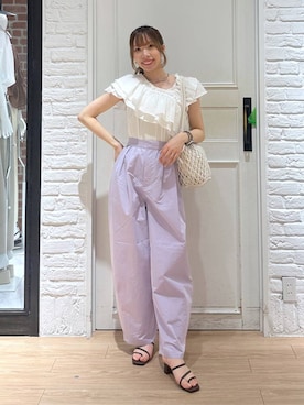 「アイテム（スラックス、パープル系）」を使った、kasumiさん（レディース・159cm）の春コーディネート