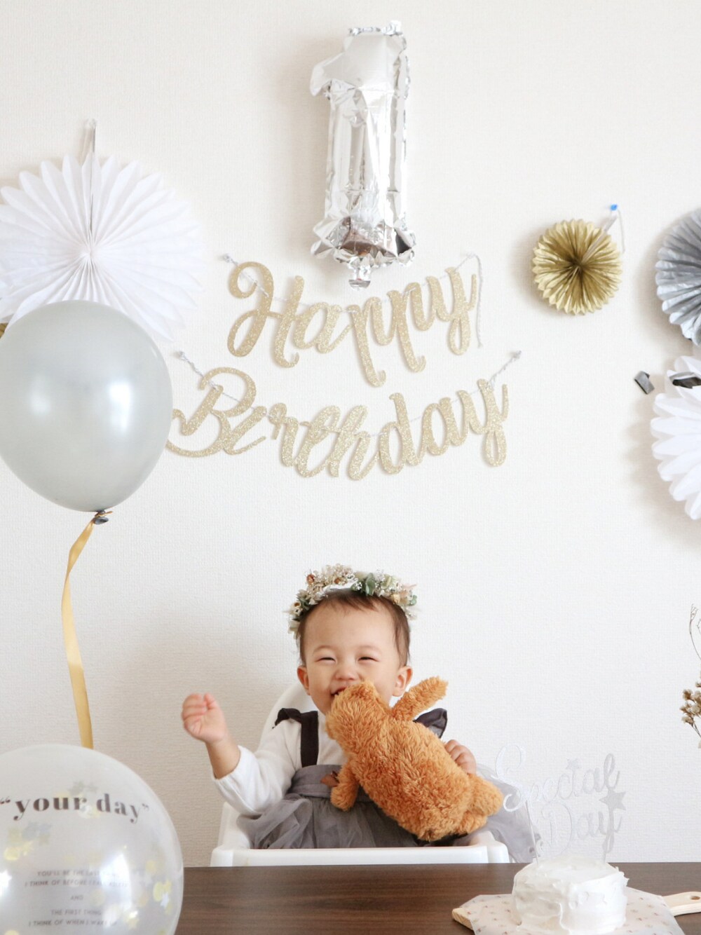 「女の子ベビー、誕生日、happy birthday、1歳」｜「no brandのアイテム（その他ベビーウェア、グレー系）」を使った、chikaさん（キッズ・70cm）の冬コーディネートの1枚目の写真