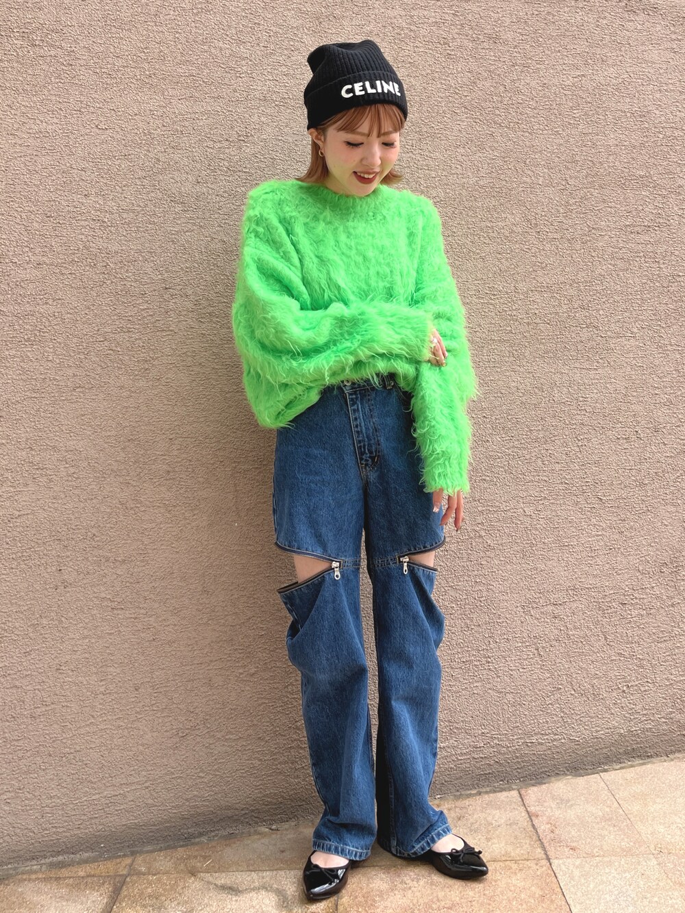 「WEARハロウィン2022、秋服、ニットコーデ、低身長、ビビットカラー、メゾンスペシャル、セリーヌ、CELINE、ニット帽コーデ」｜「RODE SKOの『MADE IN JAPAN』ポインテッドトゥバレエシューズ（バレエシューズ、ブラック系）」を使った、maaai0124さん（レディース・154cm）の秋コーディネートの1枚目の写真