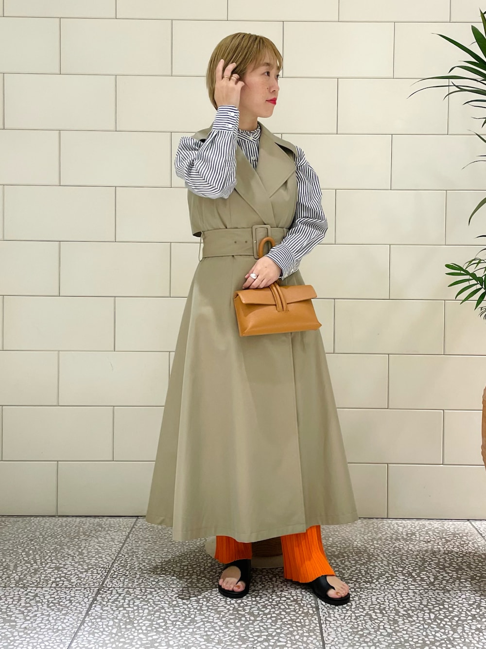 「春服みてみて、今日のコーデ、ストライプ、シャツワンピ、ワンピース、ロングワンピース、レイヤードスタイル、オレンジ、ニットパンツ、プチプラ、カラー×コーデ」｜「Dessin de Modeのアイテム（ワンピース/ドレス、ベージュ系）」を使った、MINAMIさん（レディース・158cm）の春コーディネートの1枚目の写真