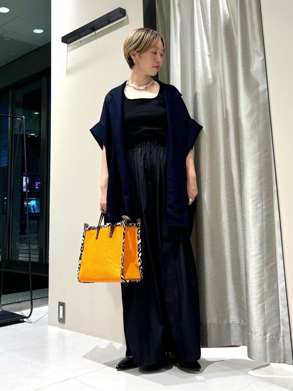 「夏コーデ、お出かけコーデ、夏ファッション、オトナカジュアル」｜「URBAN RESEARCHのメッシュハーフスリーブジャケット（テーラードジャケット、ブルー系）」を使った、MINAMIさん（レディース・158cm）の夏コーディネートの1枚目の写真