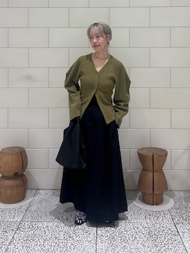 「URBAN RESEARCH（アーバンリサーチ）のnew basic　RIDGE FLOW CARDIGAN（カーディガン/ボレロ、グリーン系）」を使った、MINAMIさん（レディース・158cm）の秋コーディネート