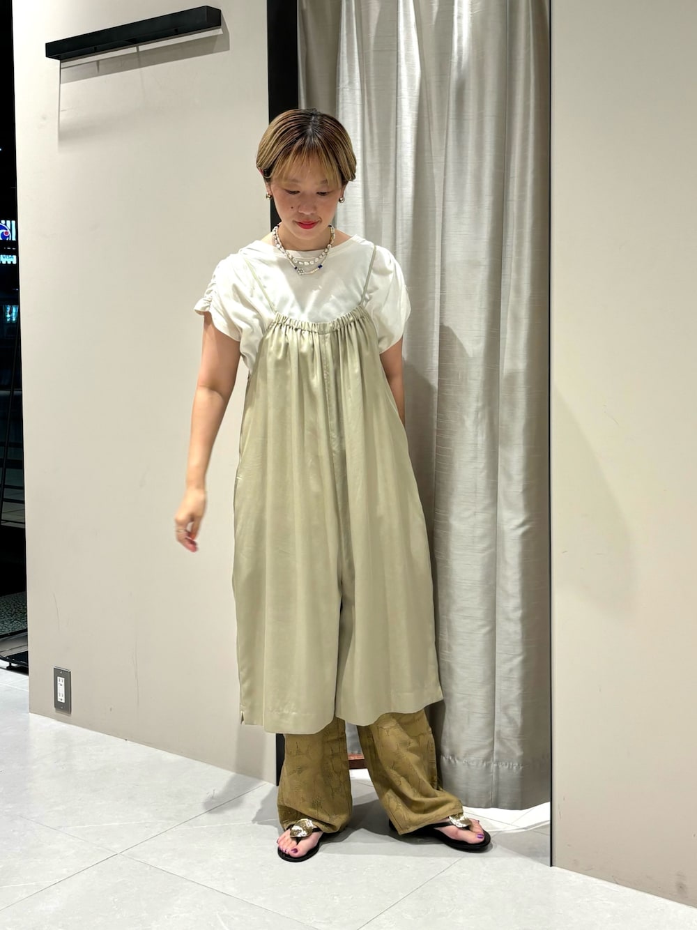 「レイヤードスタイル、夏コーデ、サンダル、シンプルコーデ、おでかけコーデ」｜「LAATOのshort cami salopette（サロペット/オーバーオール、ブラウン系）」を使った、MINAMIさん（レディース・158cm）の夏コーディネートの1枚目の写真