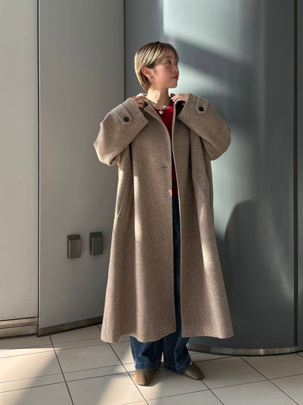 「カジュアルコーデ、URBANRESEARCH、newarrival、ブルベ夏、骨格ウェーブ、ウェーブ×ブルベ夏、ウェーブ×カジュアル、ウェーブ×着やせ、即着デニムコーデ、私の推し新作アイテム、先取り秋カラーコーデ」｜「URBAN RESEARCHのペインターデニムパンツ（デニムパンツ、ブルー系）」を使った、MINAMIさん（レディース・158cm）の夏コーディネートの1枚目の写真