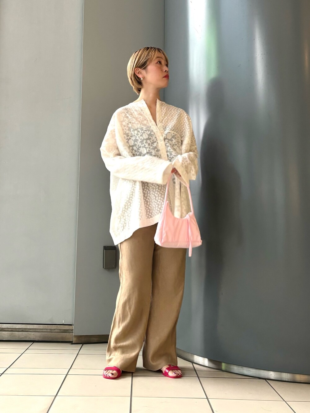 「夏コーデ、シャツ好き集まれ、シアートップス、おでかけコーデ、大人コーデ、シンプル」｜「かぐれのアイテム（トップス、ホワイト系）」を使った、MINAMIさん（レディース・158cm）の夏コーディネートの1枚目の写真