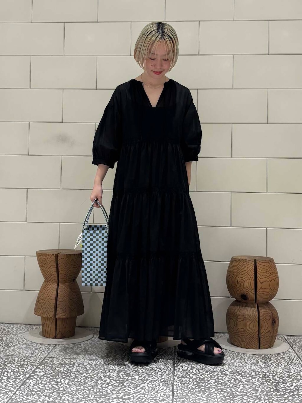 「ワンピース、大人カジュアル、スポーツミックス、URBANRESEARCH、シンプルコーデ、サンダル、newarrival、休日スタイル、旅行コーデ、骨格ウェーブ、ウェーブ×ブルベ夏、初夏のお出掛けコーデ」｜「NIKEのNIKE　エアマックスアイラサンダル（サンダル、ブラック系）」を使った、MINAMIさん（レディース・158cm）の春コーディネートの1枚目の写真