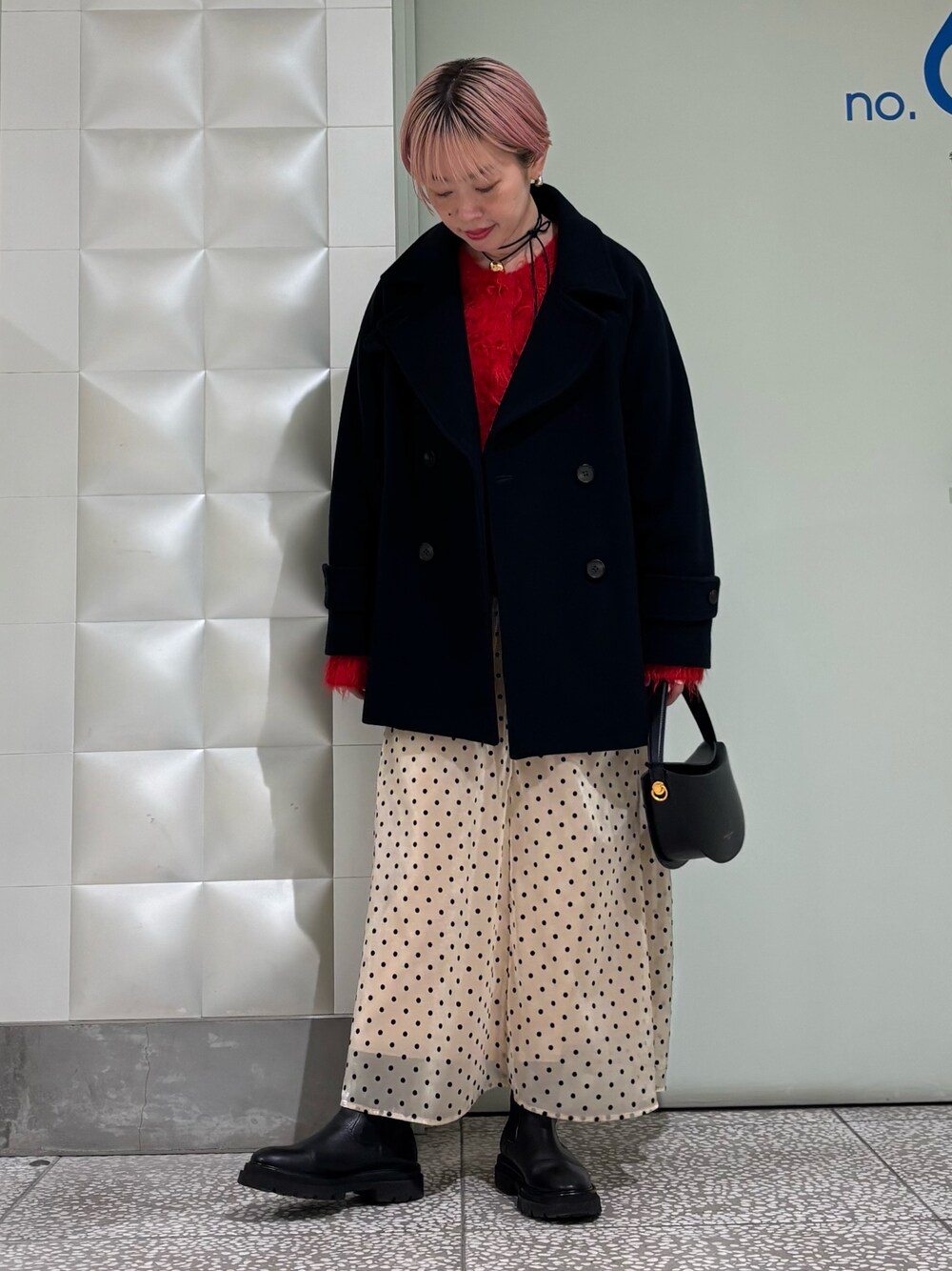 「クリスマスに着たい服、冬コーデ、マイベストコーデ2024、ロングスカート、きれいめカジュアル」｜「URBAN RESEARCHのスーパー100メルトンPコート（ピーコート、ブルー系）」を使った、MINAMIさん（レディース・158cm）の冬コーディネートの1枚目の写真