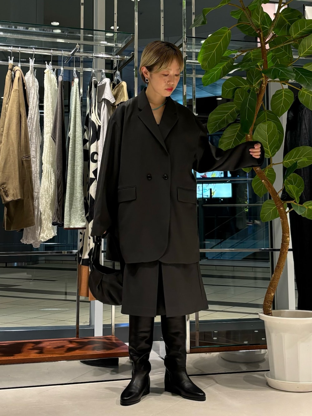 「お出かけコーデ、秋服準備はじめました、セットアップ、トレンド、韓国ファッション」｜「LAATOのover jacket（その他アウター、グレー系）」を使った、MINAMIさん（レディース・158cm）の夏コーディネートの1枚目の写真