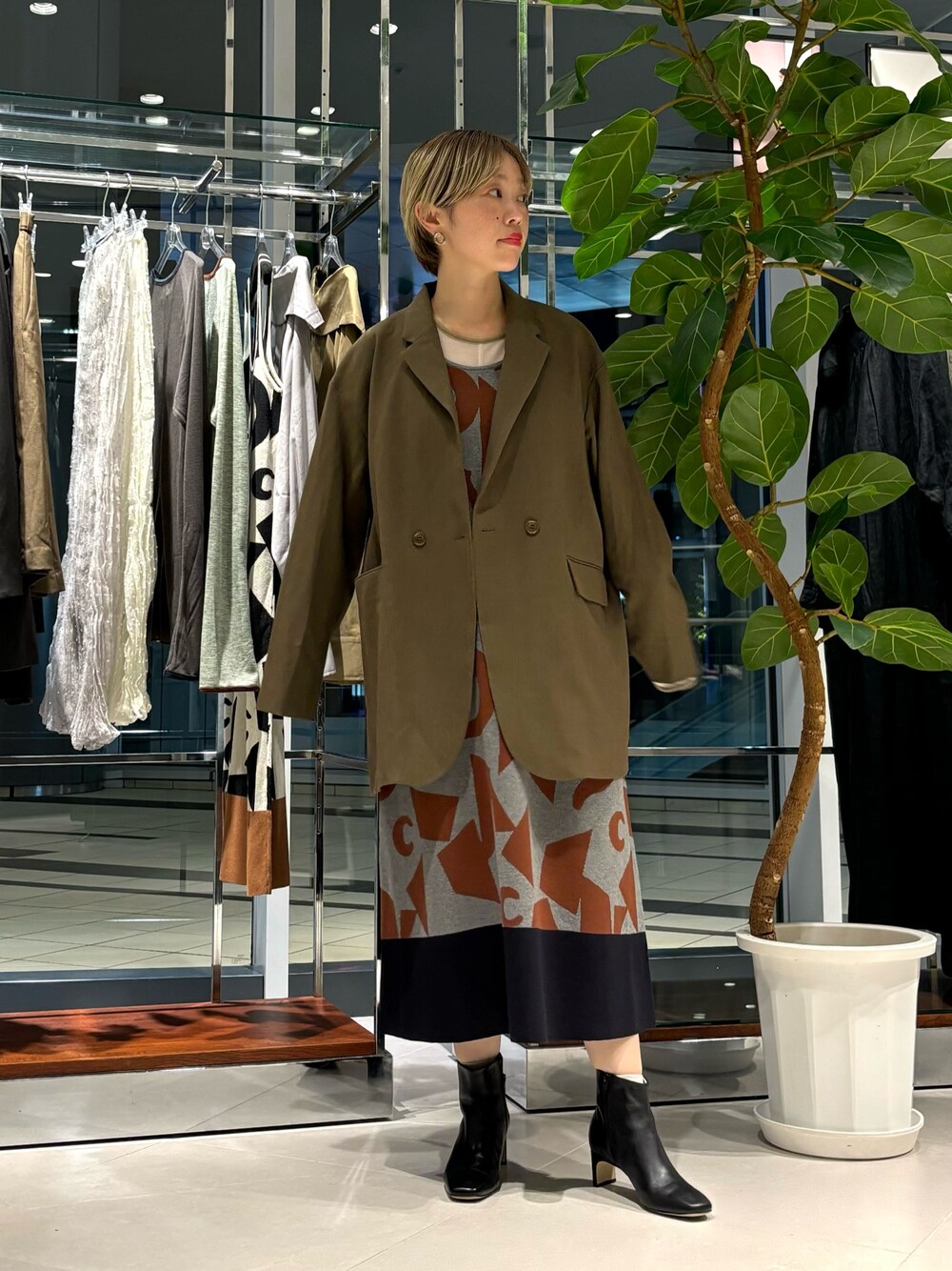 「お出かけコーデ、秋服準備はじめました、レイヤードスタイル、ブラウン、休日スタイル」｜「LAATOのover jacket（その他アウター、ブラウン系）」を使った、MINAMIさん（レディース・158cm）の夏コーディネートの1枚目の写真