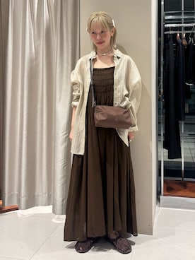 「RODE SKO（ロデスコ）のhun RODESKO　Dual pouch（ショルダーバッグ、ブラウン系）」を使った、MINAMIさん（レディース・158cm）の春コーディネート