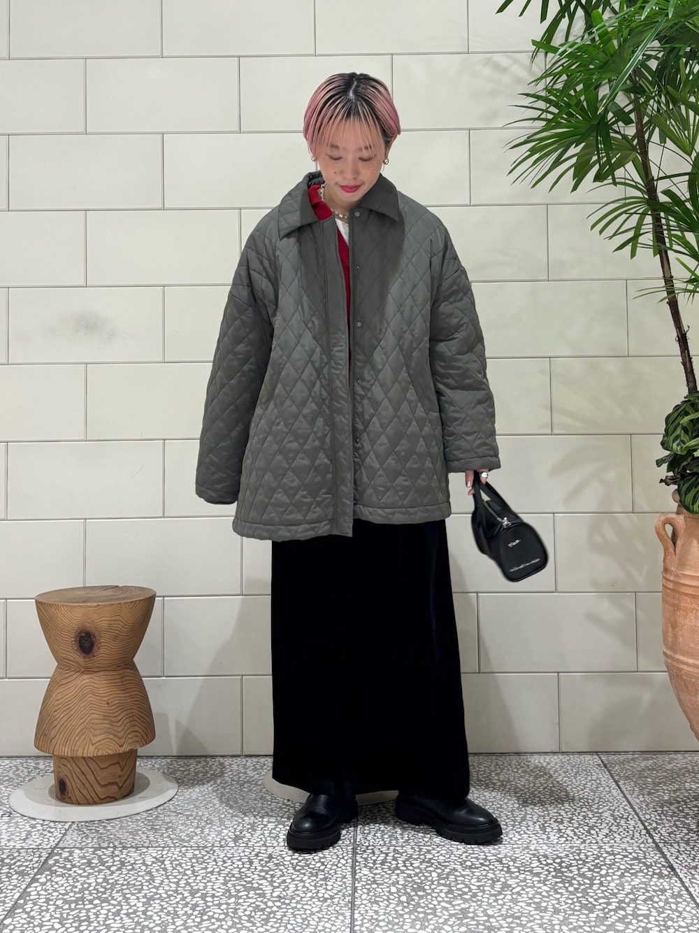 「キルティング、冬アウター、冬のコーデ、冬服コーデ、あけましておめでとうございます！」｜「URBAN RESEARCHのキルティングテントコート（ダウンジャケット/コート、グレー系）」を使った、MINAMIさん（レディース・158cm）の冬コーディネートの1枚目の写真