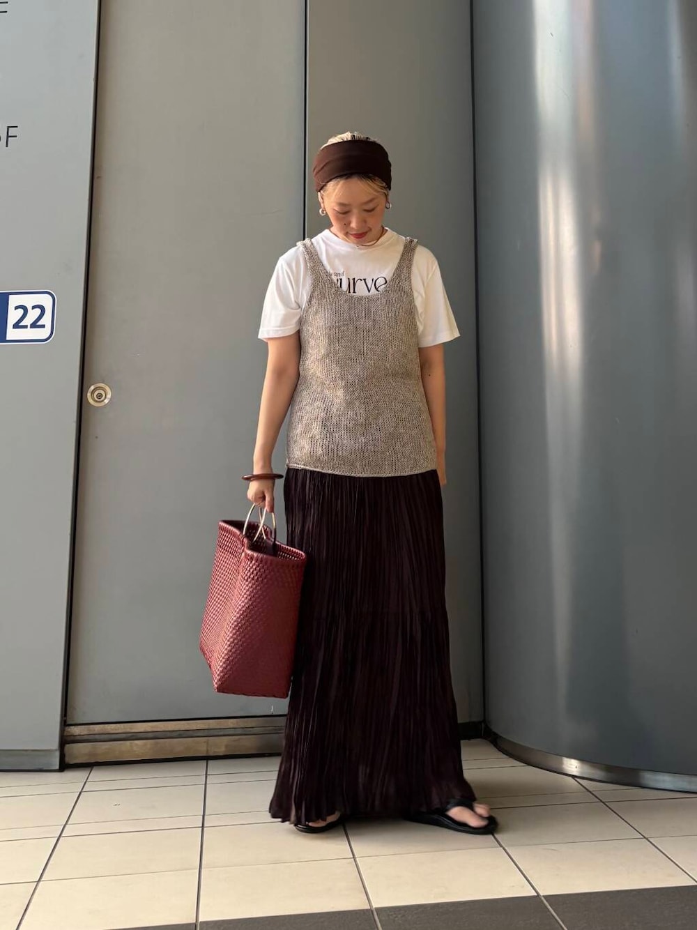 「大人カジュアル、ロングスカート、URBANRESEARCH、リネン、夏コーデ、newarrival、お出かけコーデ、骨格ウェーブ、ウェーブ×ブルベ夏、カジュアル派のtシャツコーデ、夏ルックで気分アップ」｜「URBAN RESEARCHのワッシャープリーツイージースカート（スカート、ブラウン系）」を使った、MINAMIさん（レディース・158cm）の夏コーディネートの1枚目の写真