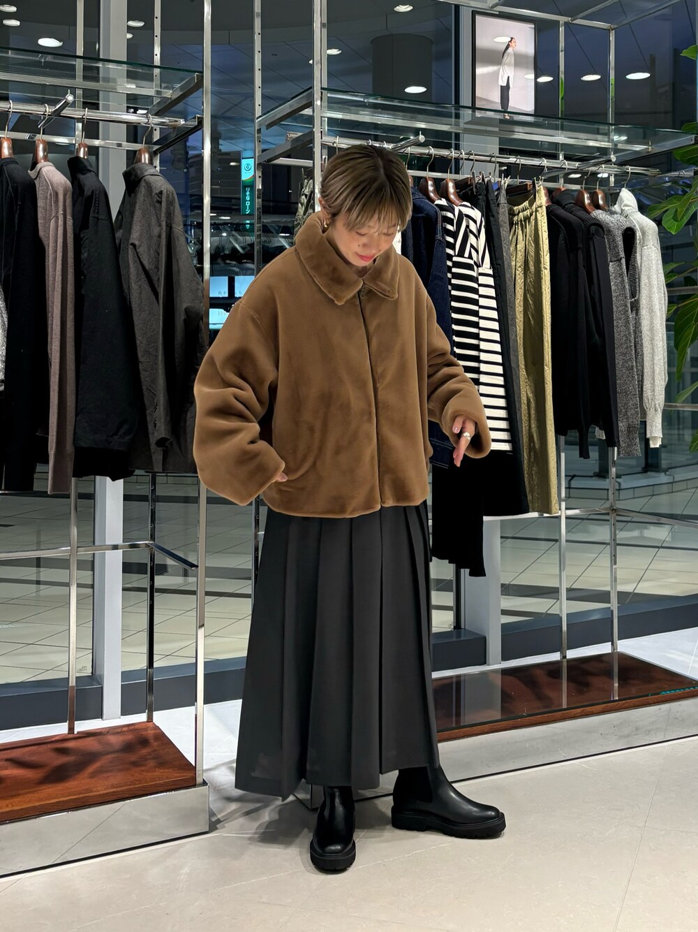 「ブラウン、秋服準備はじめました、デートコーデ、休日スタイル、ロングスカート、ブーツ」｜「URBAN RESEARCHのエコファージップコート（その他アウター、イエロー系）」を使った、MINAMIさん（レディース・158cm）の秋コーディネートの1枚目の写真