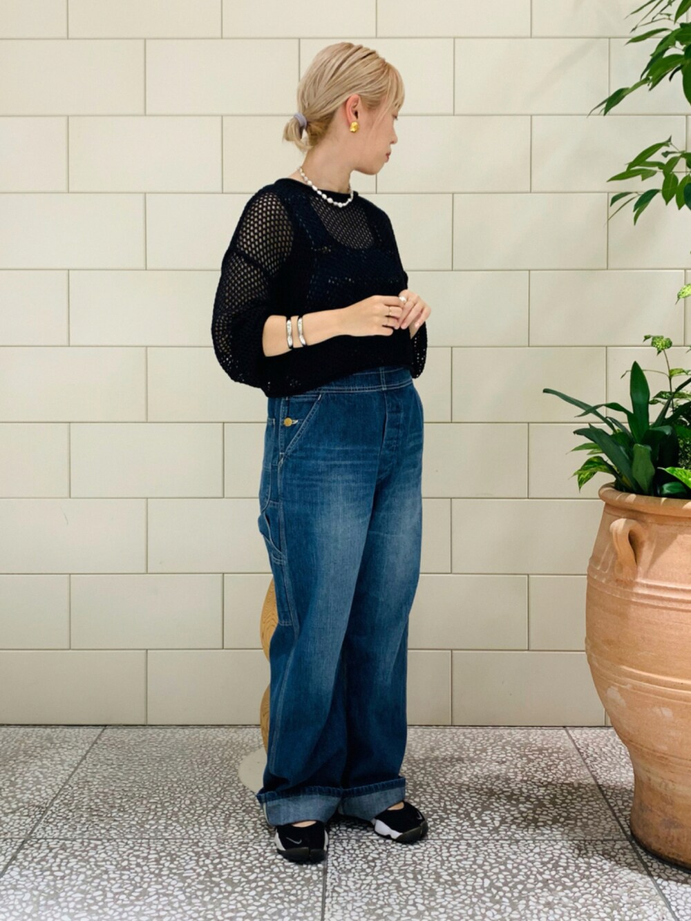 「シンプルコーデ、秋カラー、秋コーデ、オーバーオール、デニム、LEE、別注」｜「Leeの【別注】Lee×URBAN RESEARCH　OVERALL（サロペット/オーバーオール、ブルー系）」を使った、MINAMIさん（レディース・158cm）の夏コーディネートの1枚目の写真