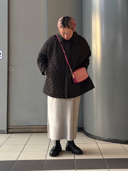 URBAN RESEARCH ピンタックVネックワンピース BLACK URBAN RESEARCH（アーバンリサーチ）の「ピンタックVネック