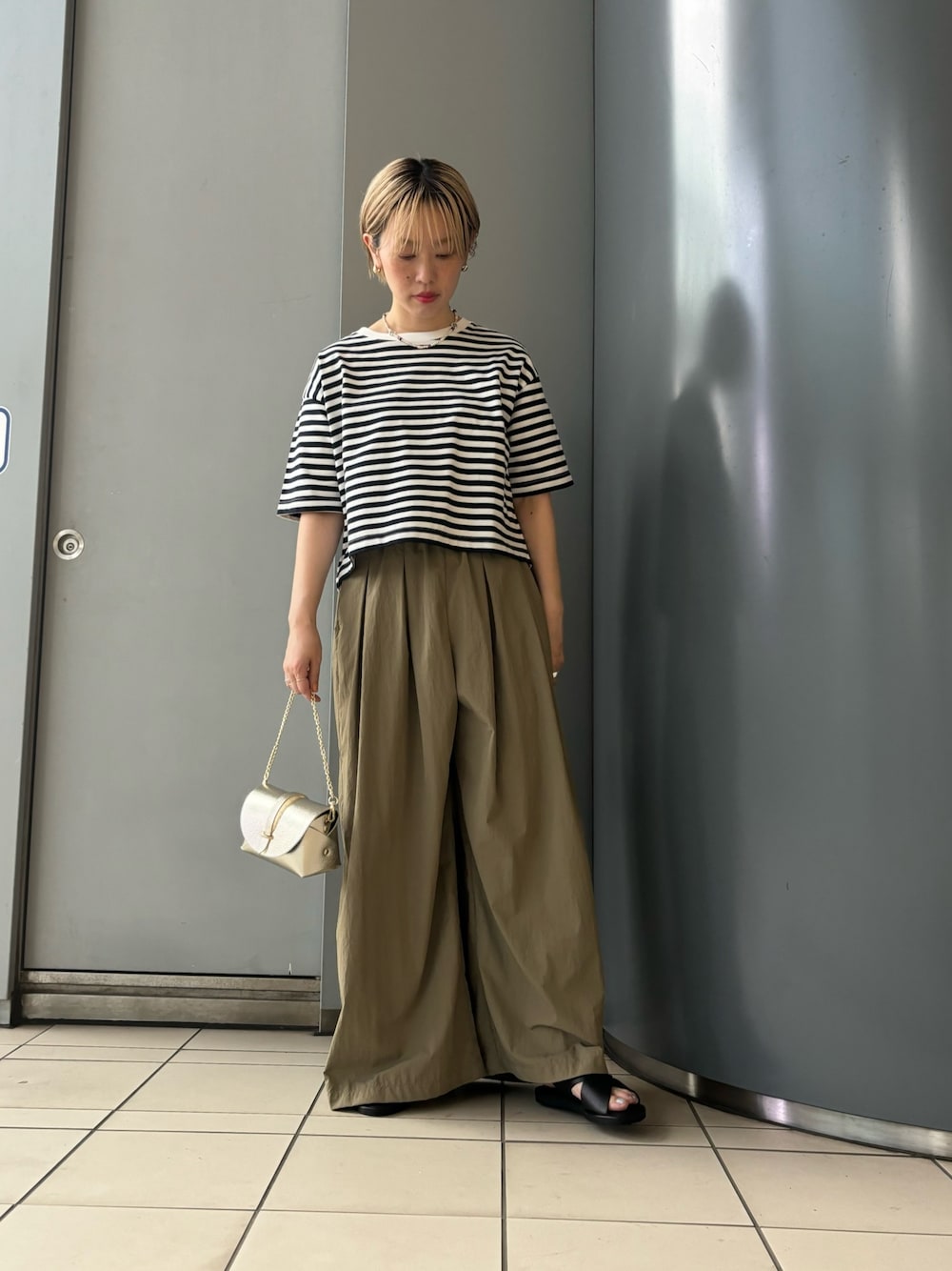 「きれいめカジュアル、プチプラ、春夏コーデ、休日スタイル、ボーダー、大人カジュアル、シンプルコーデ」｜「URBAN RESEARCHの『一部WEB限定カラー』クロップド丈カットソー（Tシャツ/カットソー、ブルー系）」を使った、MINAMIさん（レディース・158cm）の春コーディネートの1枚目の写真