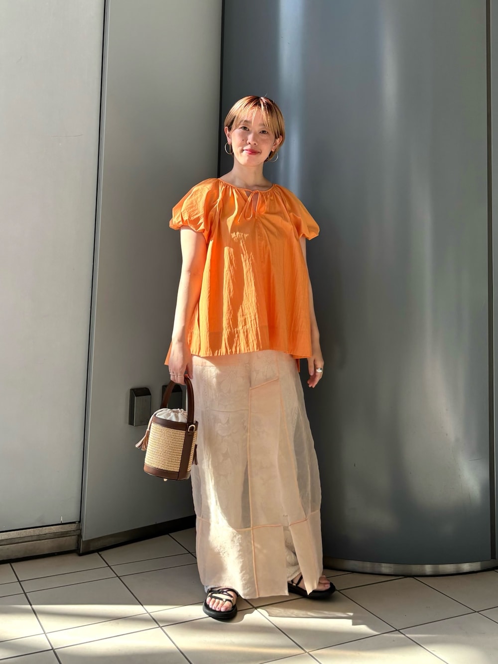 MINAMIさんの「バルーンスリーブブラウス（URBAN RESEARCH ROSSO WOMEN）」を使ったコーディネートの1枚目の写真
