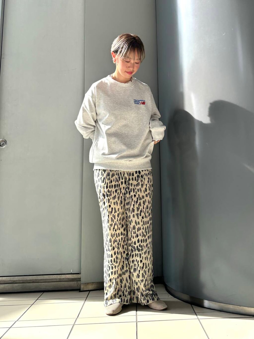 「カジュアルコーデ、URBANRESEARCH、ブルベ夏、骨格ウェーブ、ウェーブ×ブルベ夏、盛夏から晩夏へスイッチコーデ、ウェーブ×カジュアル、ウェーブ×着やせ、私の推し新作アイテム」｜「URBAN RESEARCHのメッシュフラットシューズ（その他シューズ、ホワイト系）」を使った、MINAMIさん（レディース・158cm）の夏コーディネートの1枚目の写真
