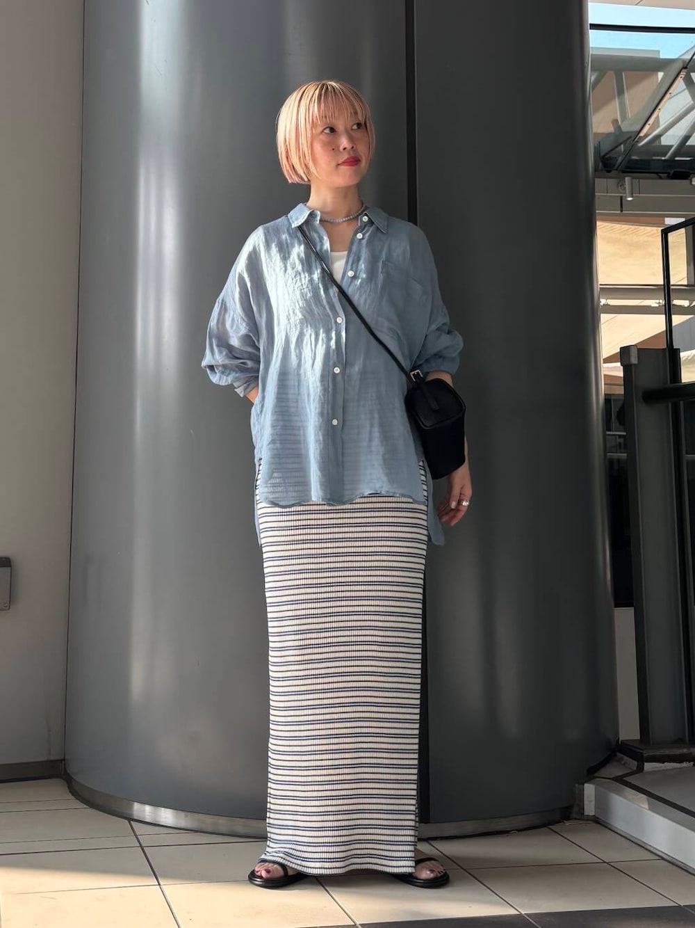 「大人カジュアル、URBANRESEARCH、サンダル、newarrival、休日スタイル、サンダルコーデ、お出かけコーデ、旅行コーデ、骨格ウェーブ、ウェーブ×ブルベ夏、私のイチ推しブランド、やや暑い、寒暖差対策アイテム」｜「URBAN RESEARCHのスクエアネックタンクトップ（タンクトップ、ホワイト系）」を使った、MINAMIさん（レディース・158cm）の春コーディネートの1枚目の写真