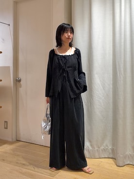 「SHENERY（シーナリー）の【前後2WAY】フリルタックブラウス（シャツ/ブラウス、ブラック系）」を使った、NAMAI_154cmさん（レディース・154cm）の夏コーディネート