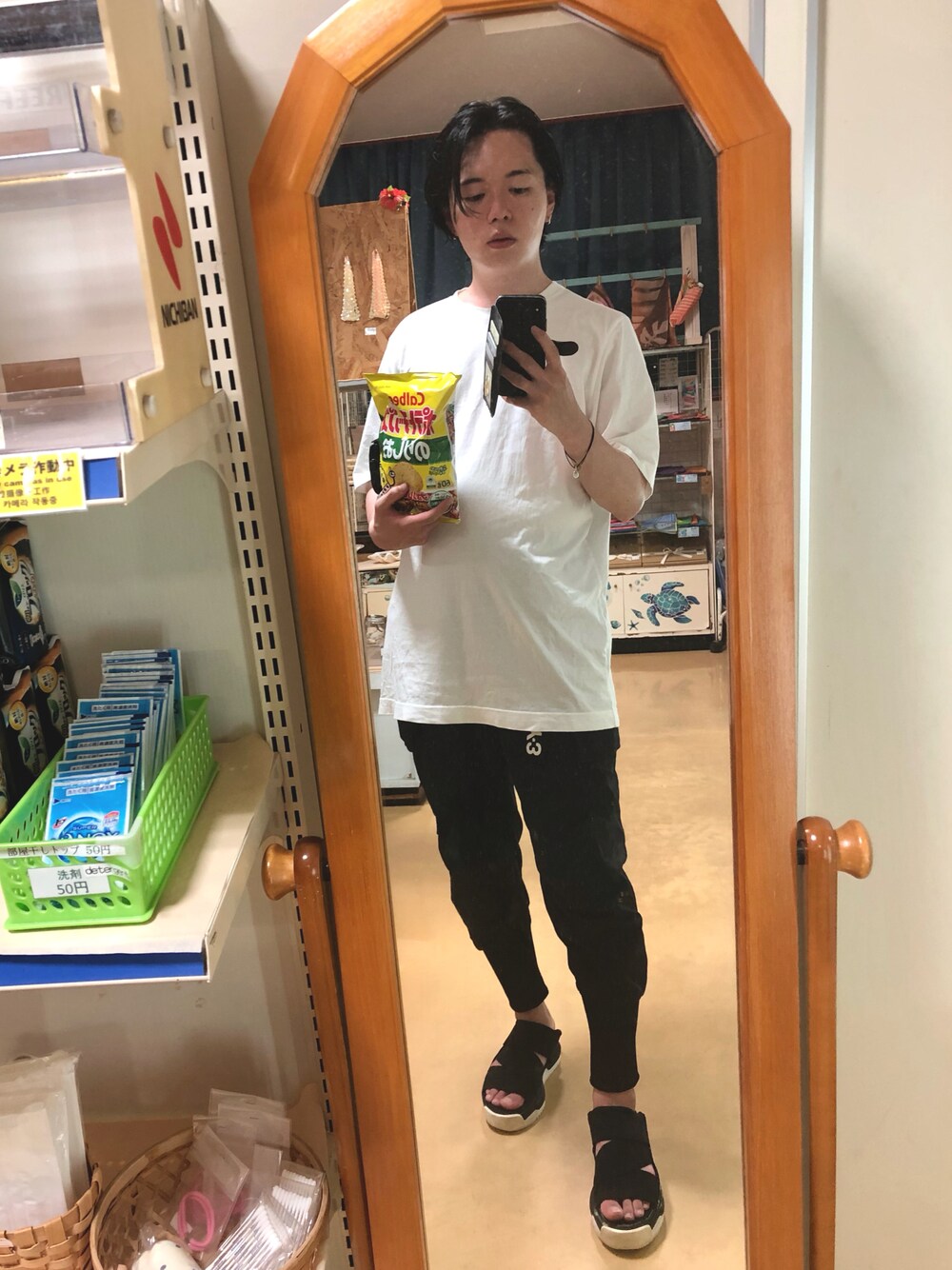「Y-3のY-3 HOKORI SANDAL（サンダル、ブラック系）」を使った、soapboxさん（メンズ・171cm）の夏コーディネートの1枚目の写真