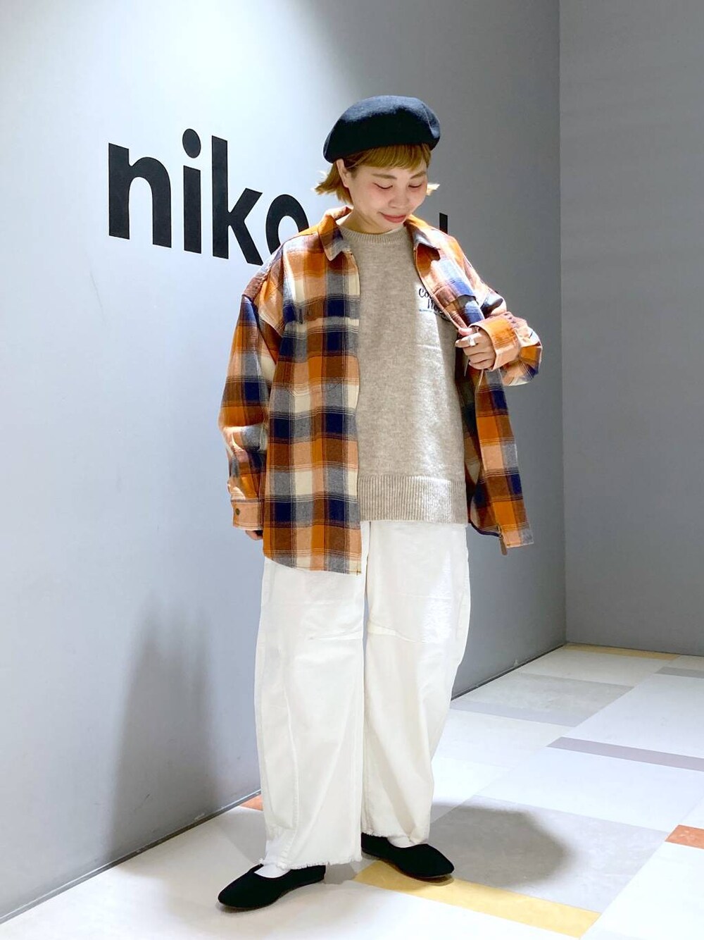 「低身長、体型カバー、ユニセックス」｜「niko and...のホニョコールカーブパンツ（その他パンツ、ホワイト系）」を使った、タゾエさん（レディース・155cm）の秋コーディネートの1枚目の写真