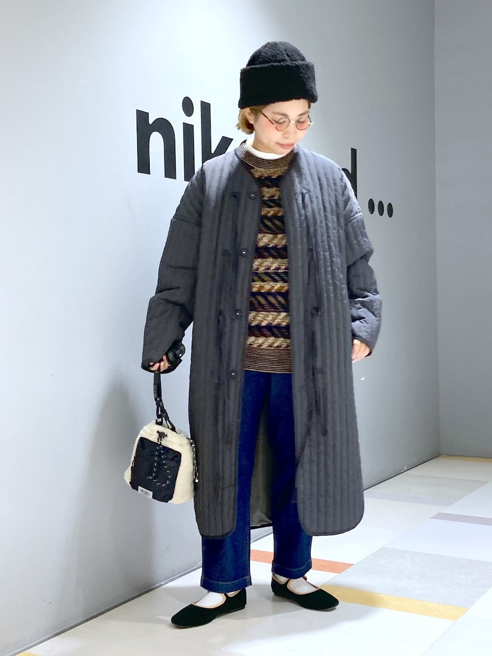 「カジュアルコーデ、メンズニット、ロングコート、キルティングコート」｜「niko and...のオリジナルカンフーシューズN【WEB限定サイズ・カラー有り】（パンプス、グリーン系）」を使った、タゾエさん（レディース・156cm）の冬コーディネートの1枚目の写真