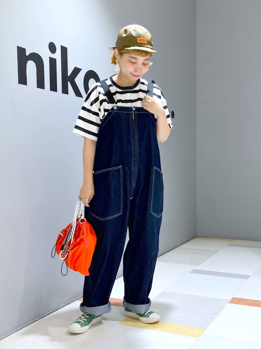 「低身長、体型カバー、ユニセックス」｜「niko and...のオリジナルメッシュドロストショルダーバッグ（ショルダーバッグ、オレンジ系）」を使った、タゾエさん（レディース・155cm）の夏コーディネートの1枚目の写真
