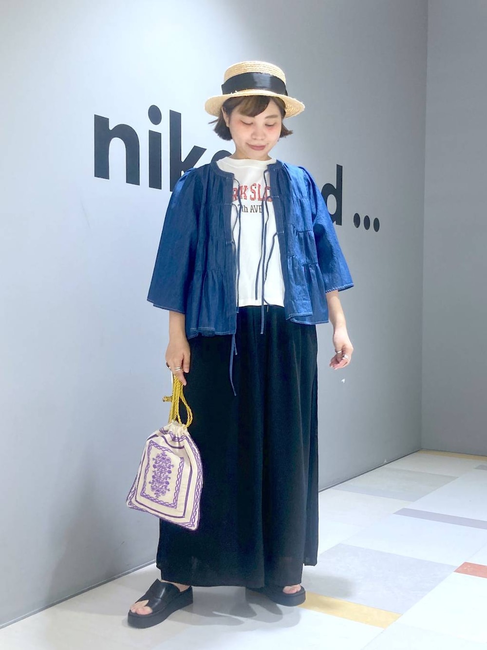 「低身長、体型カバー、ユニセックス」｜「niko and...のオリジナル刺繍巾着ショルダーバッグ（ショルダーバッグ、パープル系）」を使った、タゾエさん（レディース・155cm）の夏コーディネートの1枚目の写真