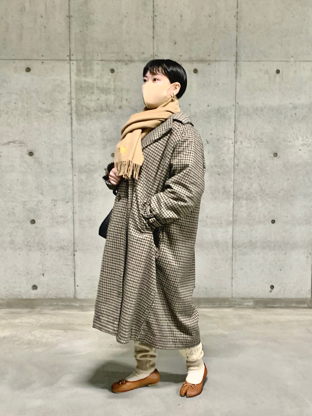 「休日スタイル、シンプルコーデ、パンツコーデ、きれいめカジュアル、プチプラ、低身長、チェック柄に恋してる、チェックコート、ブラウン、冬」｜「MERLOTのアイテム（シューズ、ブラウン系）」を使った、るうさん（レディース・157cm）の冬コーディネートの1枚目の写真