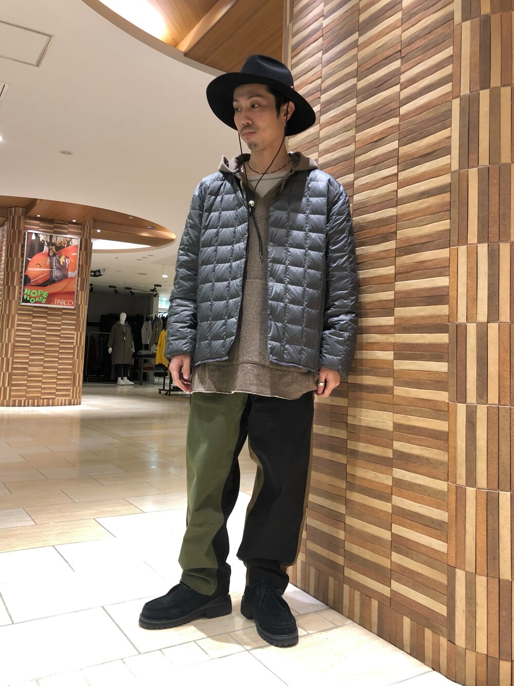 「シンプル、休日スタイル、冬、あったかコーデ、アウター、ブラック、アウトドアスタイル、パーカー、アウトドア、BEAVER」｜「TAIONのMANASTASH × TAION / マナスタッシュ × タイオン　12WAY DOWN JACKET 12ウェイダウンジャケット　7112110（ダウンジャケット/コート、ブラック系）」を使った、SAKAZAKIさん（メンズ・167cm）の冬コーディネートの1枚目の写真