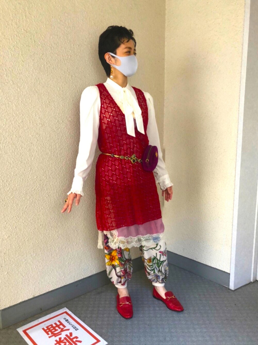 「ZARA、休日スタイル、GUCCI、レースワンピース、ウエストポーチ、キッズサイズ、155cm、レイヤードスタイル」｜「ZARAのアイテム（シューズ、レッド系）」を使った、さくらもちさん（レディース・155cm）の秋コーディネートの1枚目の写真