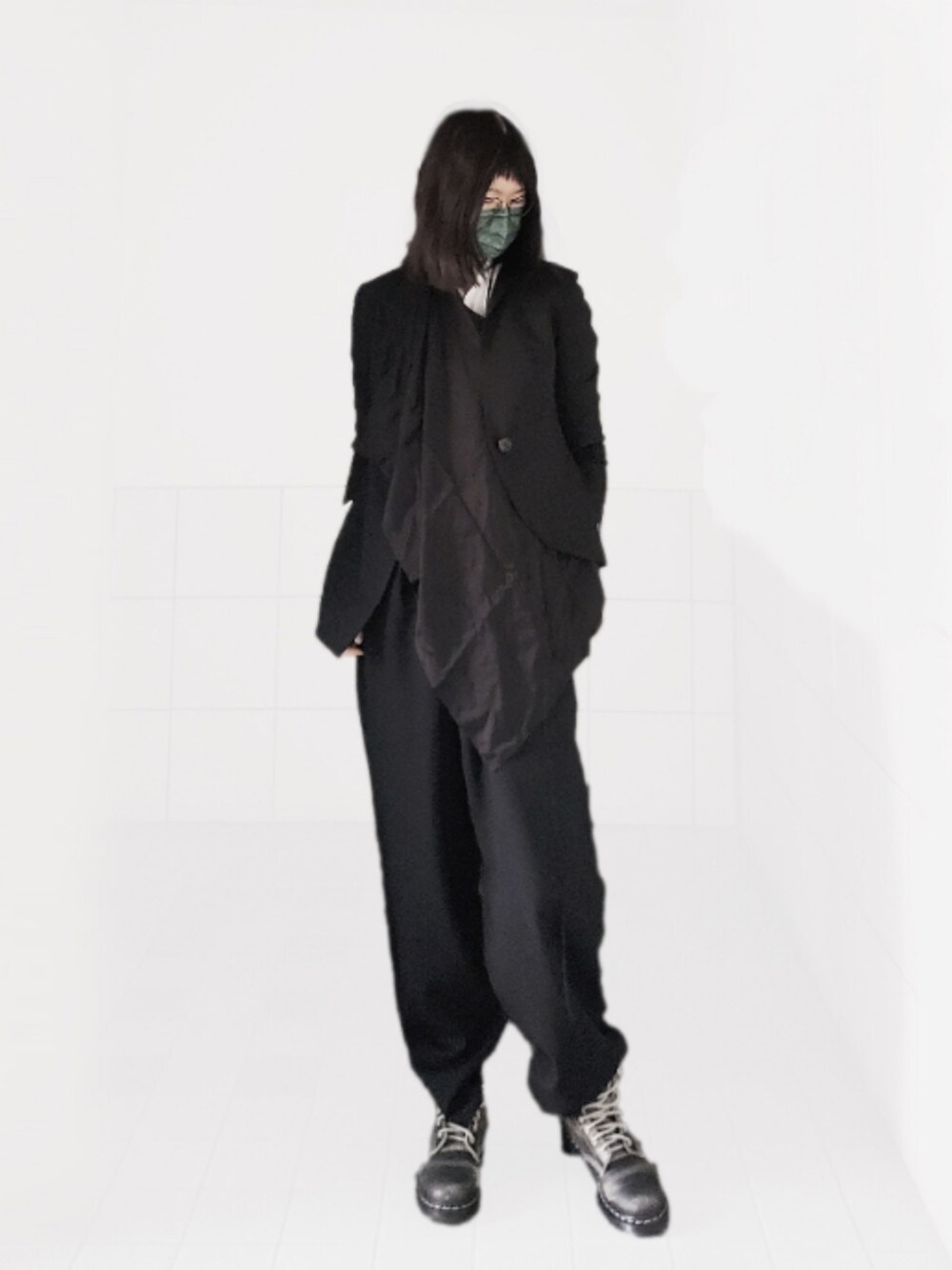 「ジェンダーレス、セットアップ」｜「Ground Yのアイテム（スラックス、ブラック系）」を使った、圭さん（レディース・174cm）の秋コーディネートの1枚目の写真