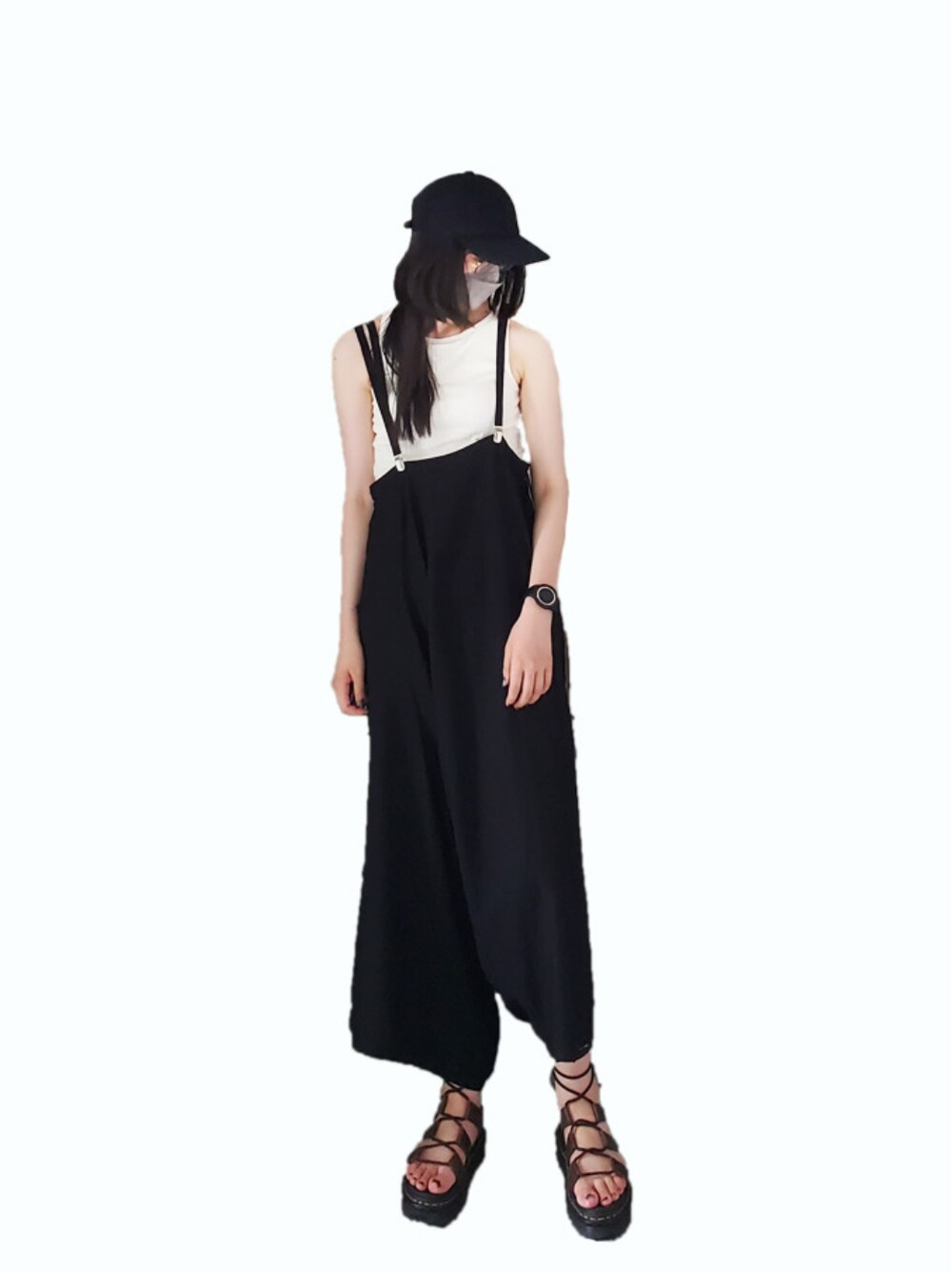 「ジェンダーレス、Dr.Martens、モノトーン」｜「Dr. Martensの《Dr.Martens》ZEBRILUS NARTILLA（サンダル、ブラウン系）」を使った、圭さん（レディース・174cm）の夏コーディネートの1枚目の写真