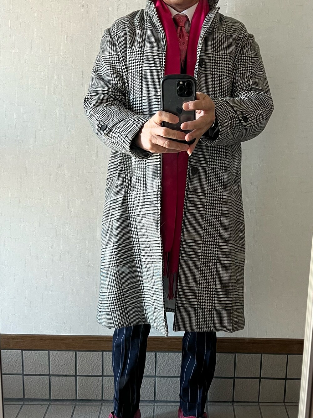 「EDIFICEのアイテム（ステンカラーコート、グレー系）」を使った、michi-michiさん（メンズ・165cm）の冬コーディネートの1枚目の写真