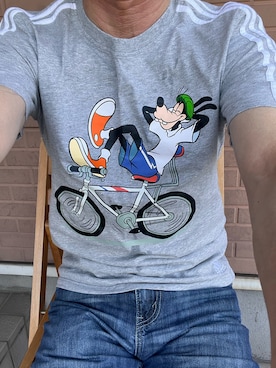 「adidas（アディダス）のアイテム（Tシャツ/カットソー、グレー系）」を使った、michi-michiさん（メンズ・165cm）の夏コーディネート