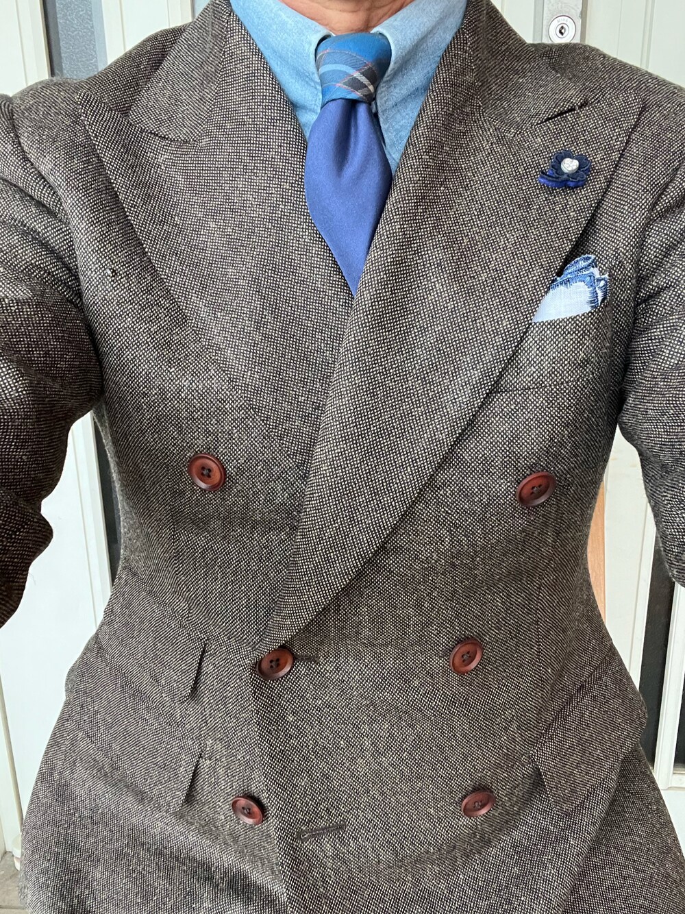 「THE SUIT COMPANYのアイテム（ポケットチーフ、ホワイト系）」を使った、michi-michiさん（メンズ・165cm）の春コーディネートの1枚目の写真