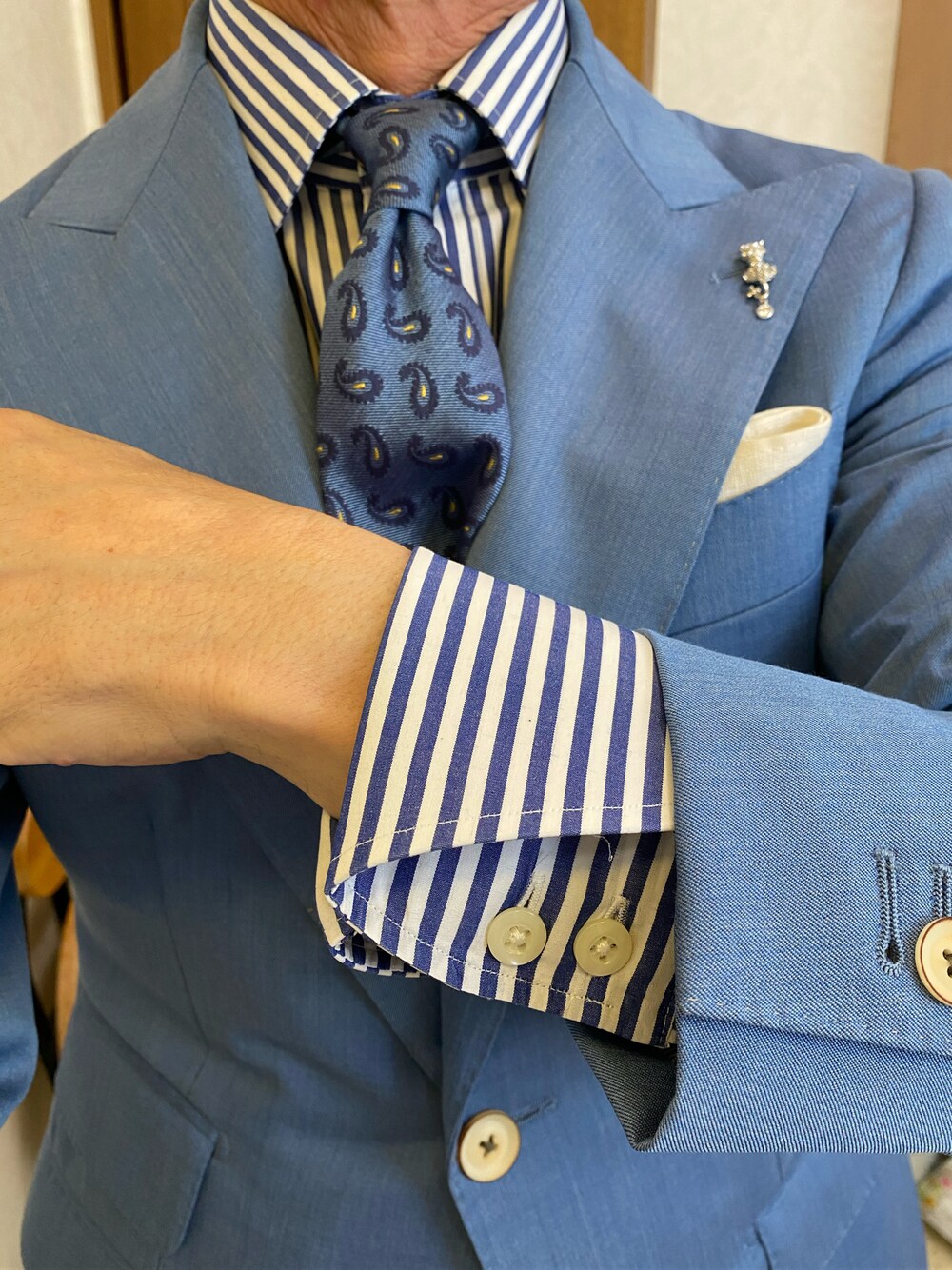 「松坂屋のアイテム（シャツ/ブラウス、ブルー系）」を使った、michi-michiさん（メンズ・165cm）の秋コーディネートの1枚目の写真