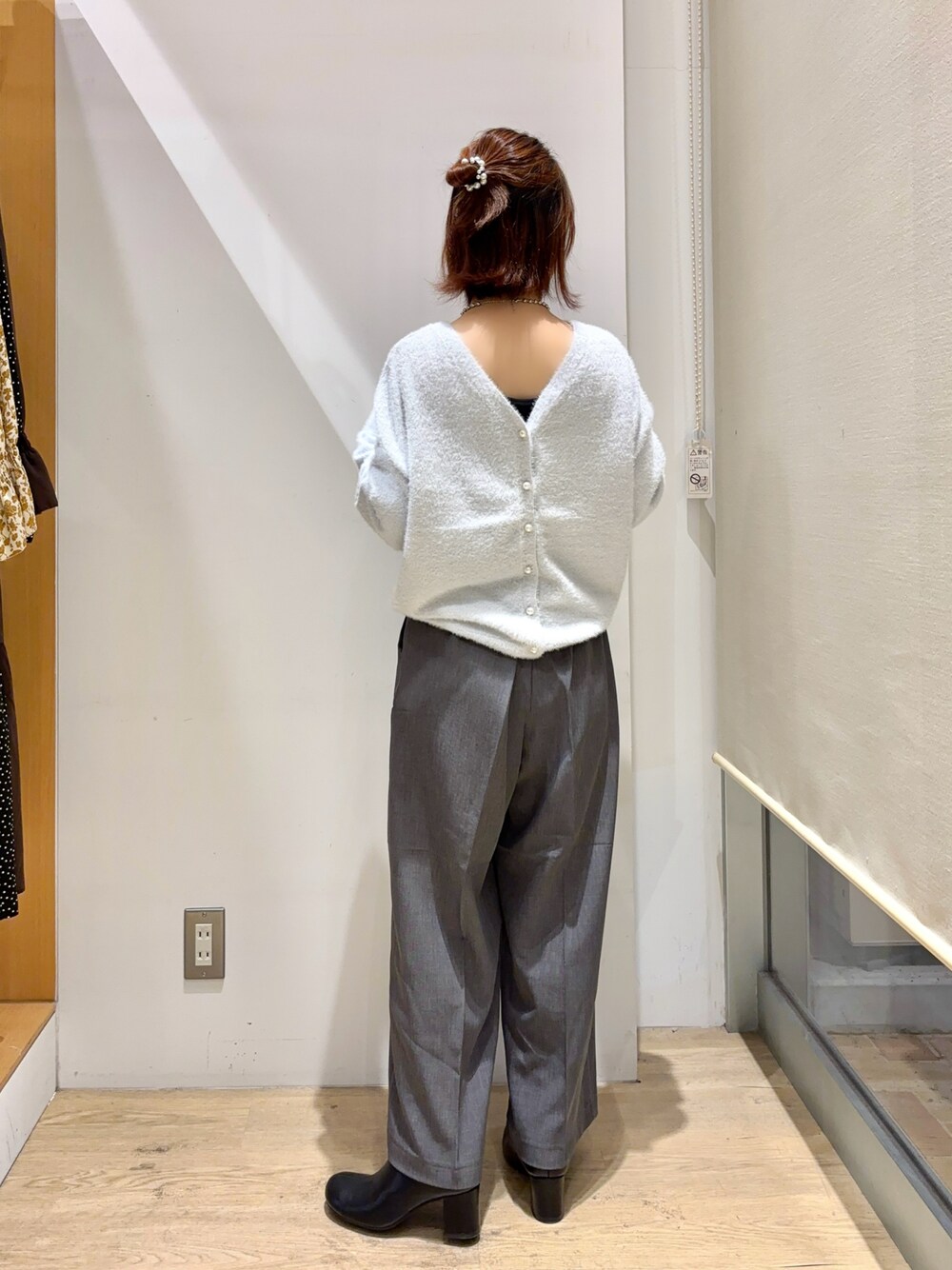 「グレー、シャギーニット、ニット、前後2way、ラメ、ワンカラーコーデ、モノトーン、パール、ブーツ、低身長、イオンモール太田、きれいめカジュアル、秋コーデ、冬コーデ」｜「Te chichi TERRASSEの【イージーケア/ストレッチ】タックストレートパンツ（その他パンツ、グレー系）」を使った、ふじあゆ٩( ᐖ )۶さん（レディース・149cm）の秋コーディネートの1枚目の写真