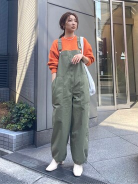 「アイテム（つなぎ/オールインワン）」を使った、長谷千沙さん（レディース・159cm）の秋コーディネート