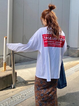 「バックロゴ」｜「アイテム（スカート）」を使った、長谷千沙さん（レディース・159cm）の秋コーディネート