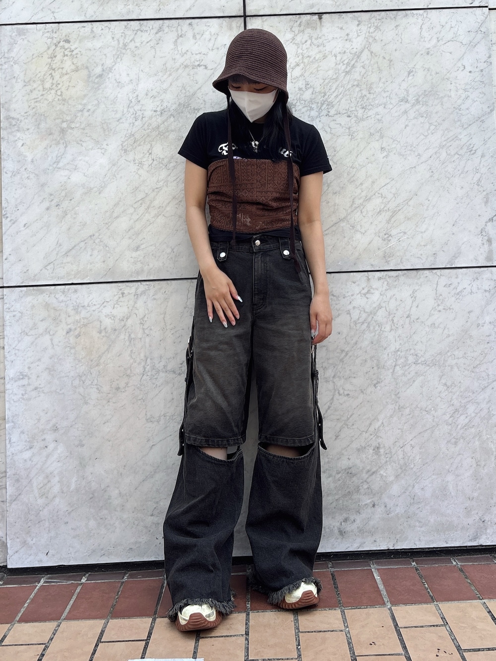 「デニム、シンプルコーデ、夏コーデ、スニーカー、プチプラ、夏服、夏ファッション、着回し、着回しコーデ、ボンネット、override、override 、OVERRIDE」｜「jouetieの2WAYレングスウエスタンデニム【セットアップ対応】（デニムパンツ、ブラック系）」を使った、ももさん（レディース・162cm）の夏コーディネートの1枚目の写真