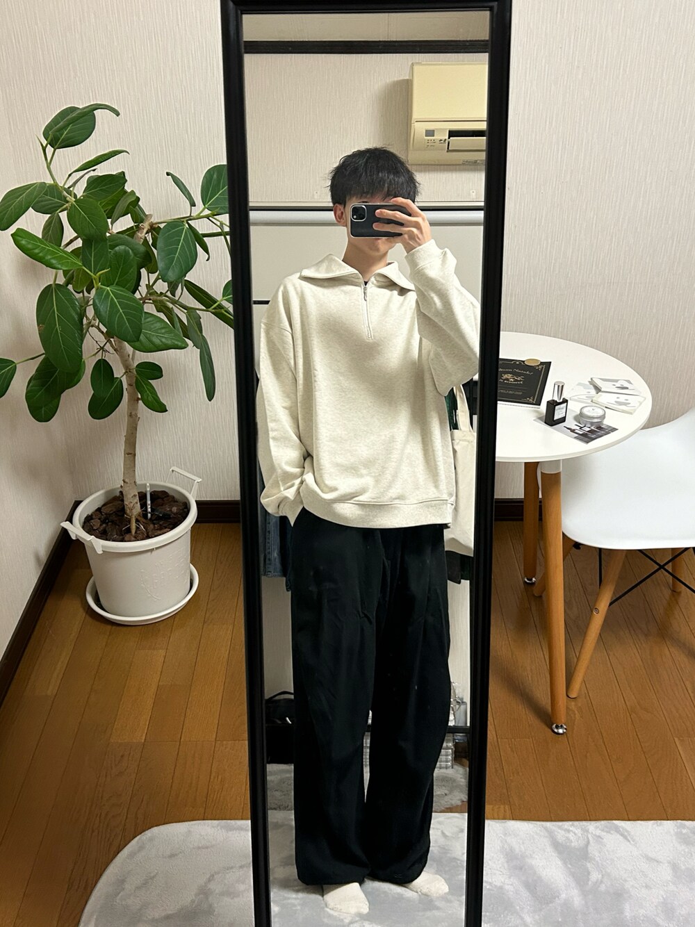 「大人カジュアル、カジュアルコーデ、秋冬コーデ、メンズファッション、休日スタイル、デニム、おしゃれさんと繋がりたい、今日のコーデ、冬、いいね、save、フォローお願いします🤑、ハーフジップ、ヒステリックグラマー、シルク、ブラック、WYM」｜「WYM LIDNMのアイテム（トップス、ホワイト系）」を使った、☺︎kazuya☺︎さん（メンズ・175cm）の冬コーディネートの1枚目の写真