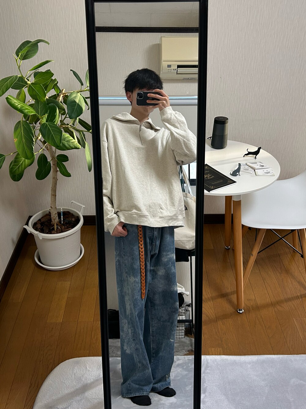 「今日のコーデ、オトナカジュアル、カジュアル、ストリートコーデ、シンプルスタイル、シンプル、おしゃれさんと繋がりたい、ストリート、服好きな人と繋がりたい、ゆるコーデ、いいね、save、フォローお願いします🤑、デニムパンツ、メンズファッション」｜「LIDNMのSUNBURN FADED DENIM（デニムパンツ、ブルー系）」を使った、☺︎kazuya☺︎さん（メンズ・175cm）の冬コーディネートの1枚目の写真