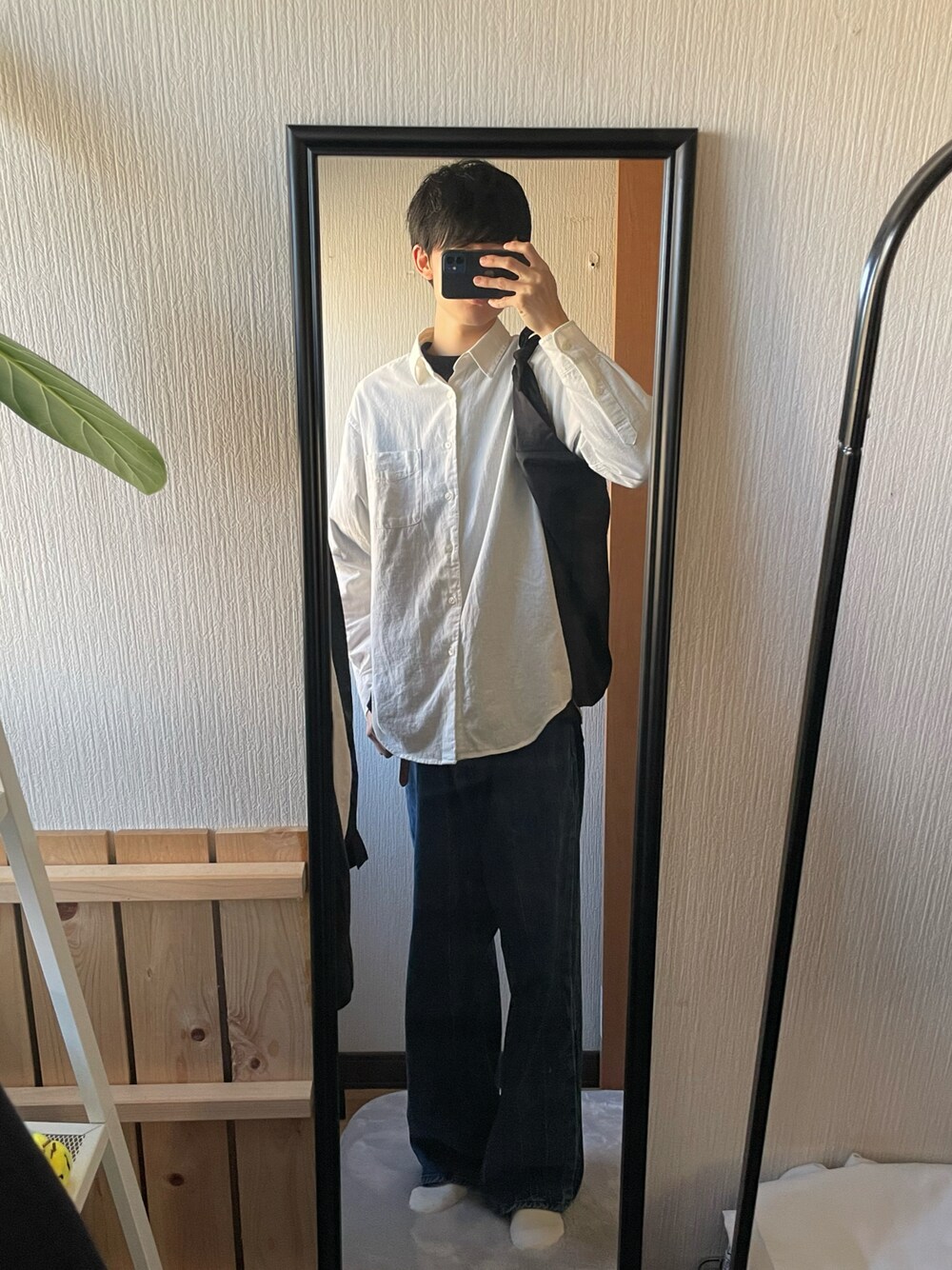 「シンプルコーデ、オトナカジュアル、秋服コーデ、お洒落さんとつながりたい、デニムパンツ、いいね、save、フォローお願いします🤑、休日コーデ、秋のコーデ、シャツコーデ、coen、WYM、LIDnM、AZUMABAG、おしゃれさんと繋がりたい、トートバッグ」｜「coenのウィンターリネンレギュラーカラーシャツ（シャツ/ブラウス、ホワイト系）」を使った、☺︎kazuya☺︎さん（メンズ・175cm）の秋コーディネートの1枚目の写真