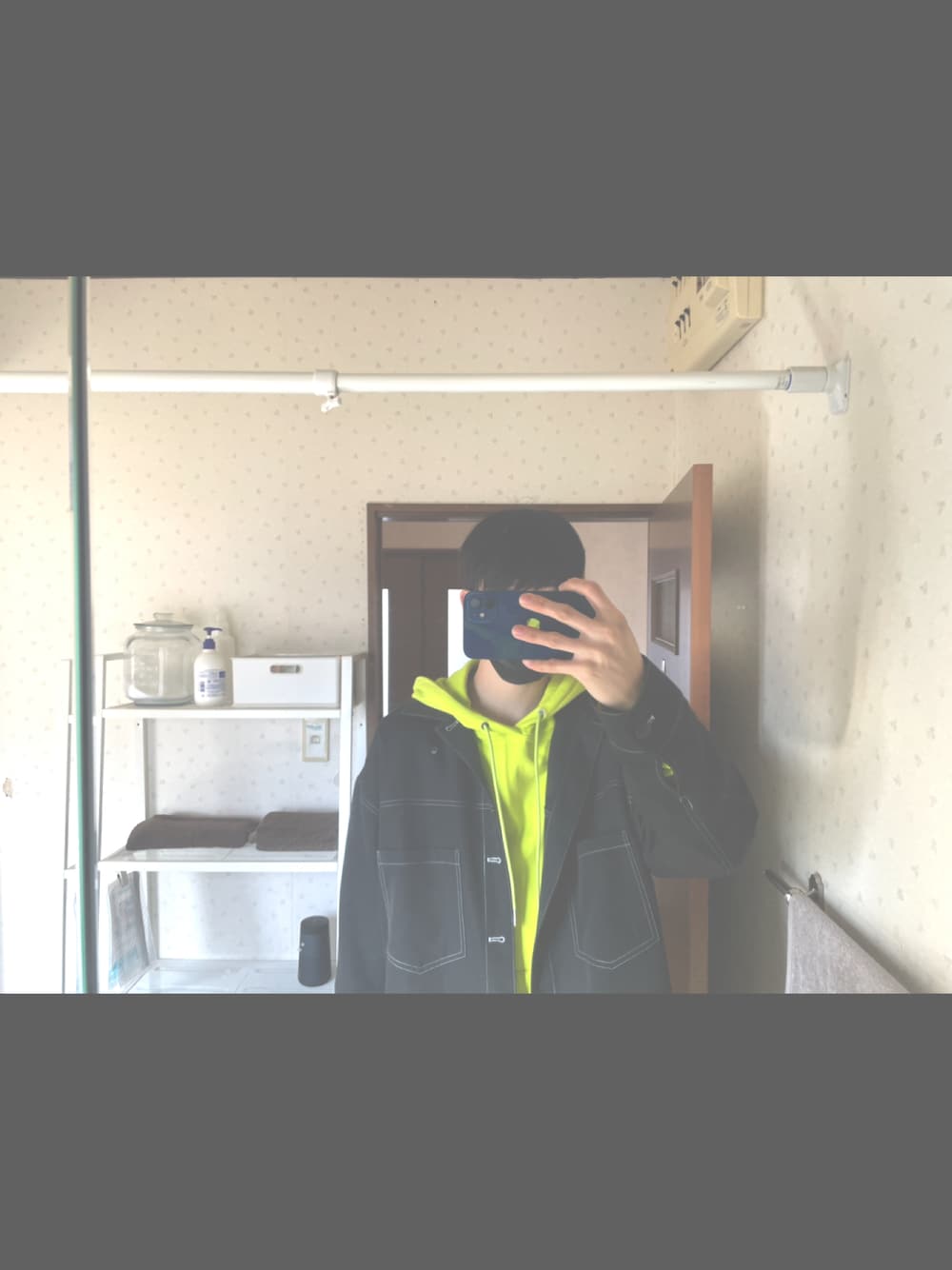 「新年一発目、休日コーデ、あけましておめでとうございます！、大人カジュアル、ストリート、OY、BASQUEmagenta、おしゃれさんと繋がりたい」｜「OYの『OY/オーワイ』SKETCH LOGO HOODIE/スケッチロゴ フーディー プルオーバーパーカー（パーカー、イエロー系）」を使った、☺︎kazuya☺︎さん（メンズ・176cm）の冬コーディネートの1枚目の写真